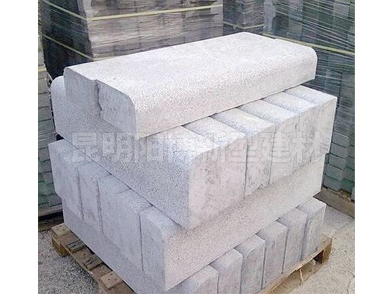 路沿石施工中如何保證平整度？昆明陽博水泥分享